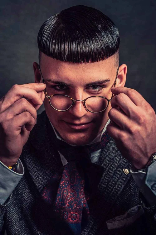 Современная прямая стрижка чаша с подрезом