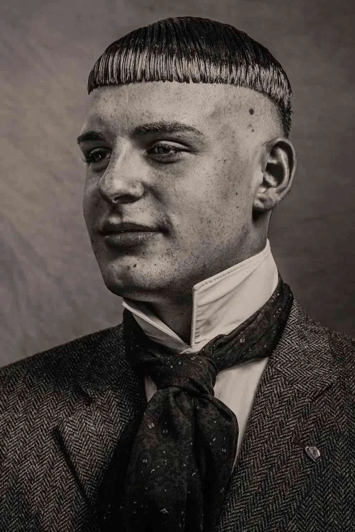 Современная прямая стрижка чаша с подрезом