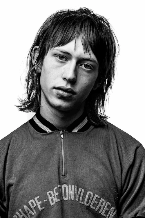 Мужчины с волчьей стрижкой