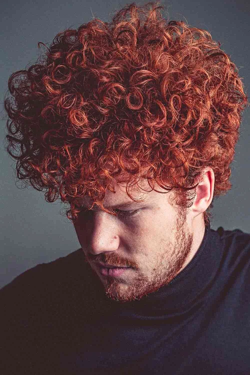 Волосы средней длины с перманентом для мужчин