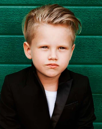 50 стрижек для маленьких мальчиков, которые стоит попробовать в этом году