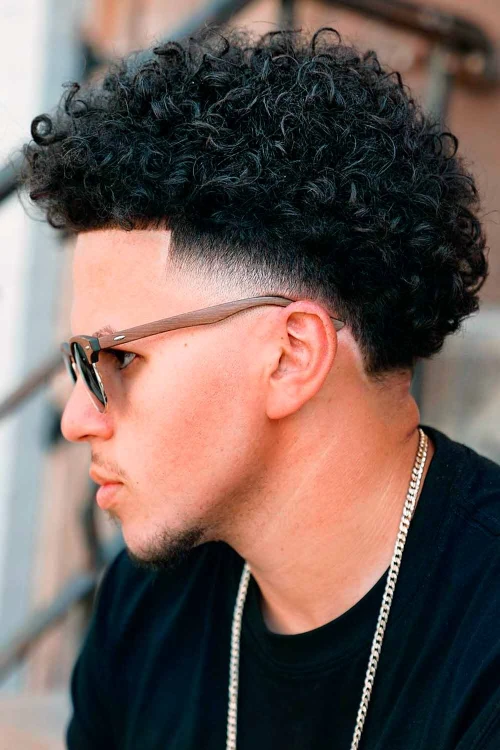 Вьющиеся волосы с коническим фейдом