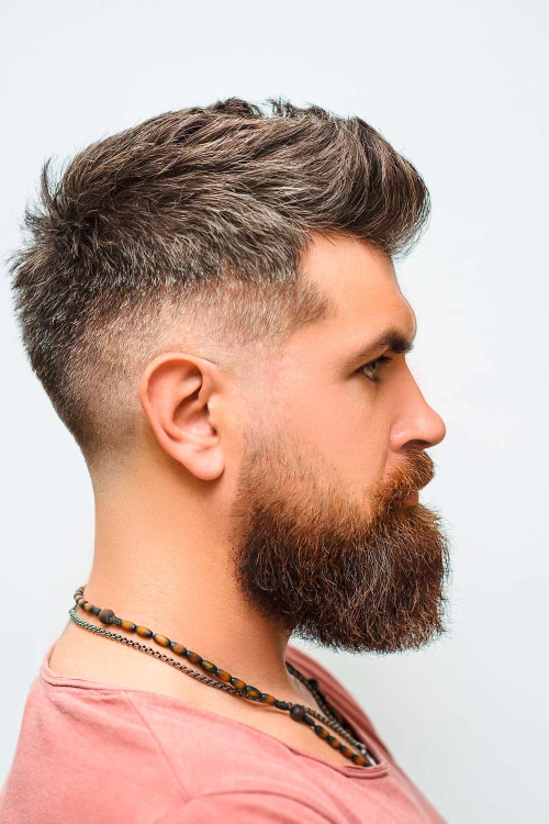 Стрижка «ястреб» с низким конусным фейдом