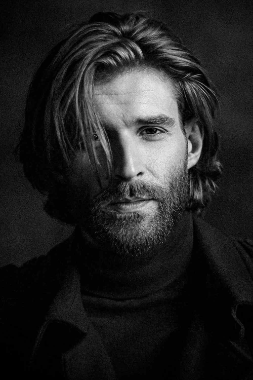 Что такое мужские прически на среднюю длину?