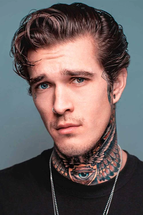 Мужские стрижки средней длины с зачесом назад