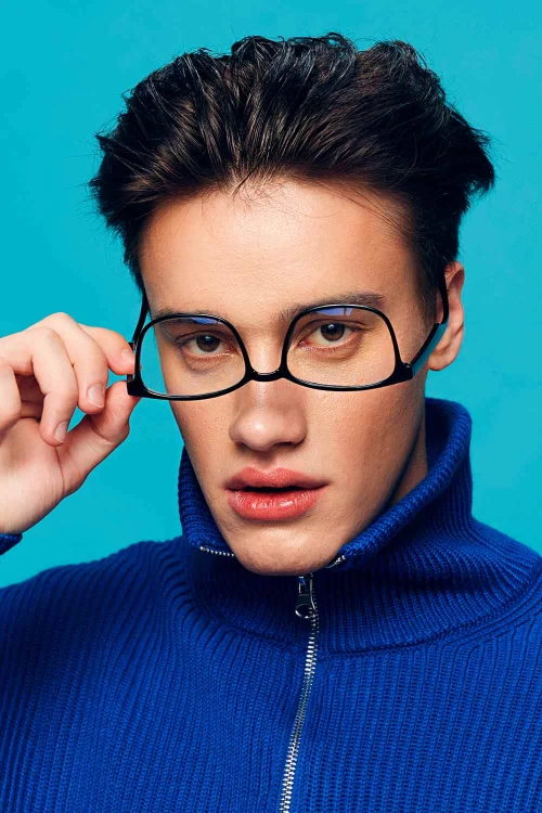 Мужские стрижки средней длины с зачесом назад