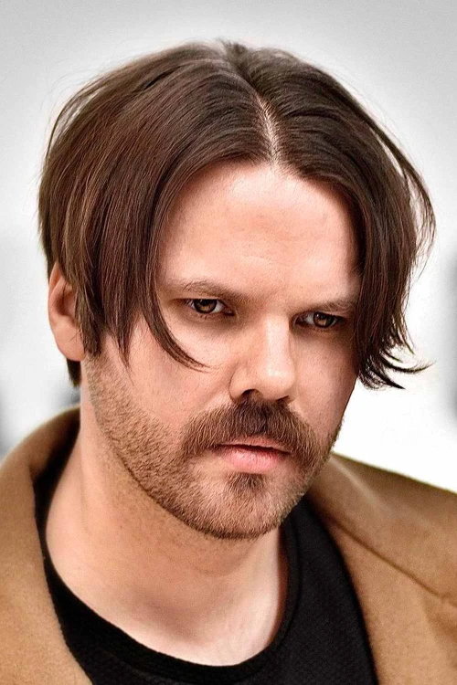 Мужская стрижка со средним пробором