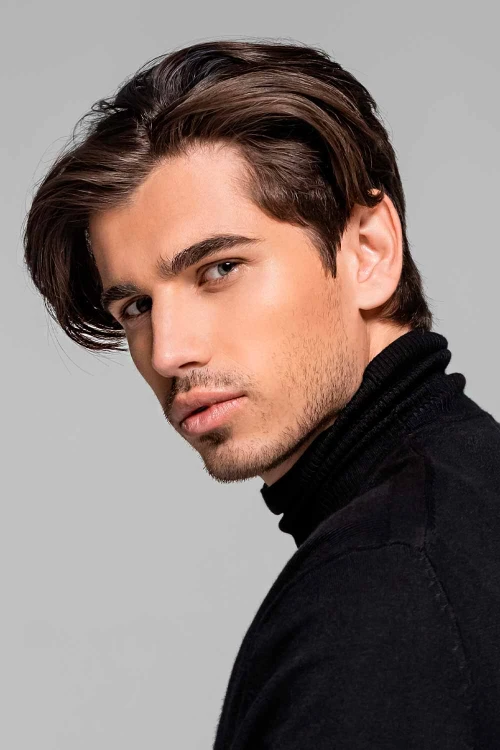 Мужская стрижка со средним пробором