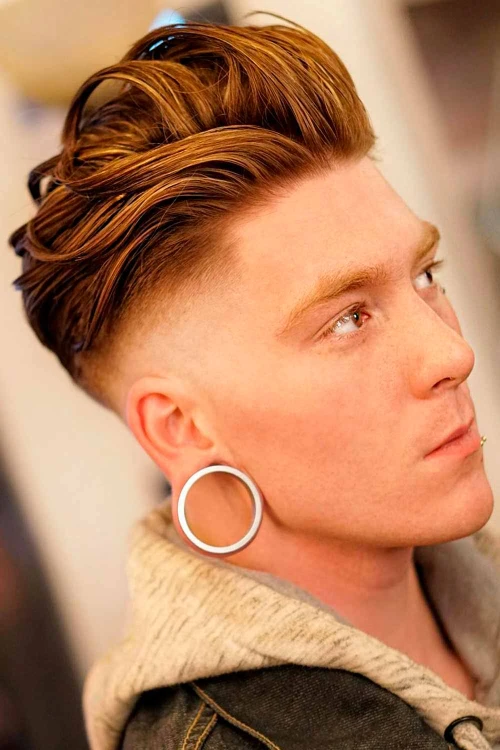 Прямые волосы средней длины с коническим фейдом