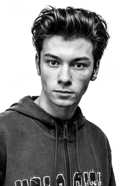 Текстурированные мужские прически Помпадур средней длины