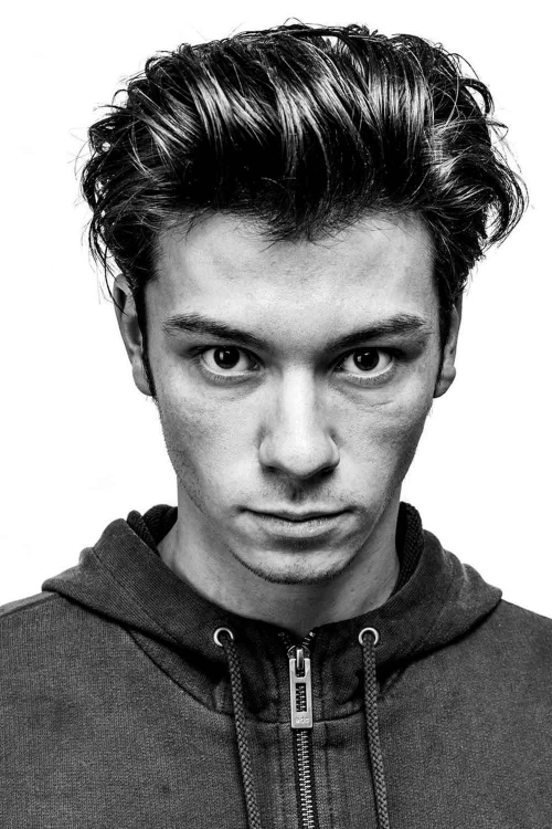 Текстурированные мужские прически Помпадур средней длины