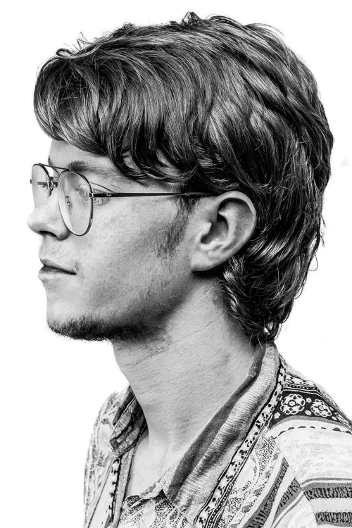 Мужские средние волосы в стиле 80-х годов