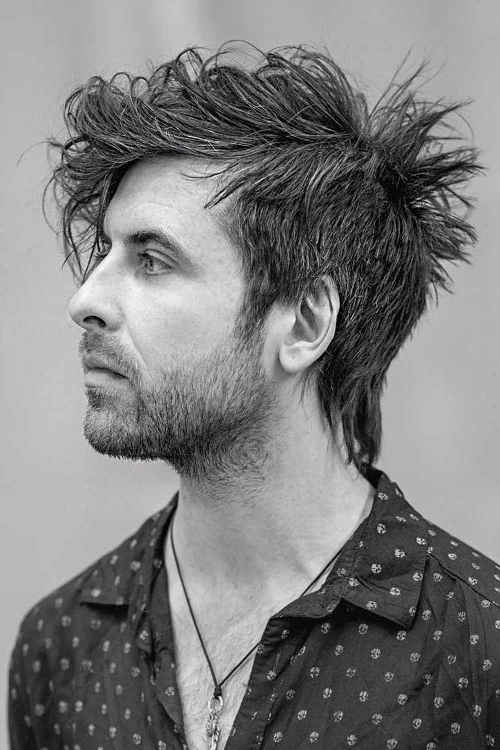 Пушистый конус с боковым пробором