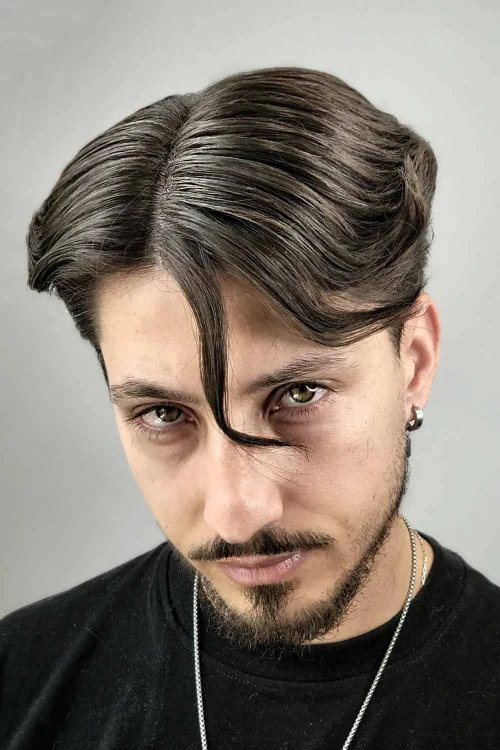 Средний пробор с низким конусом