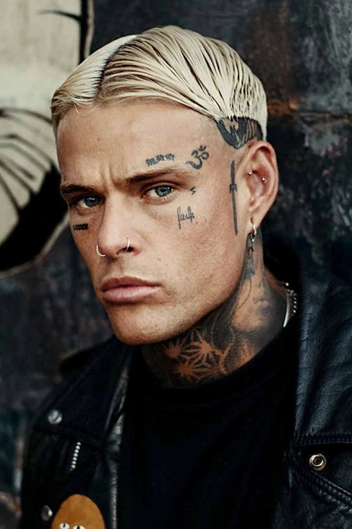 Стрижка с разделенными волосами