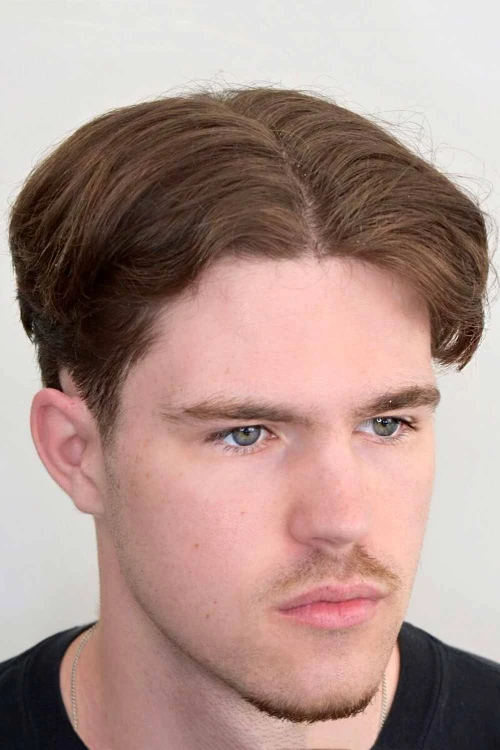 Стрижка с разделенными волосами