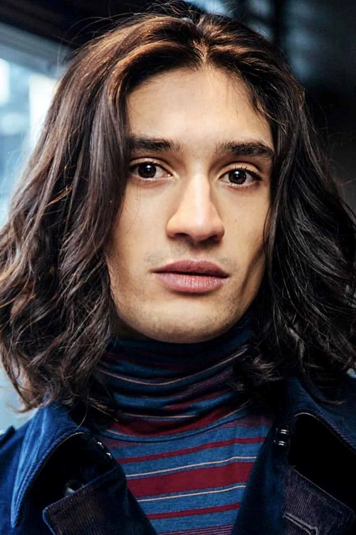 Мужские стрижки Поток со средним пробором