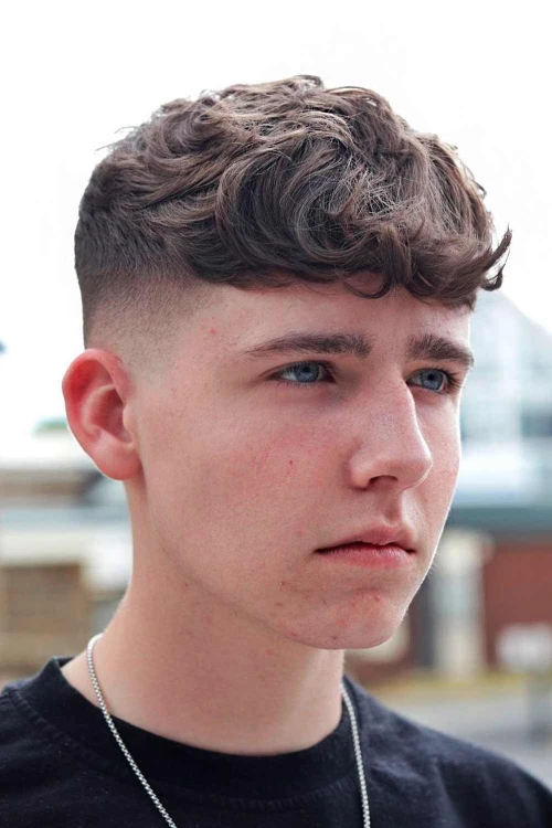 Более длинный неопрятный гребень