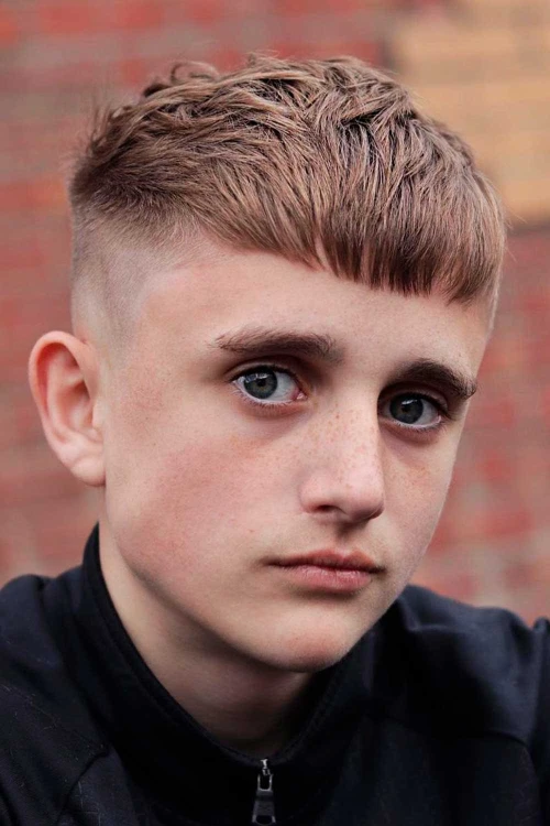 Короткие стрижки для мальчиков с обычным фейдом