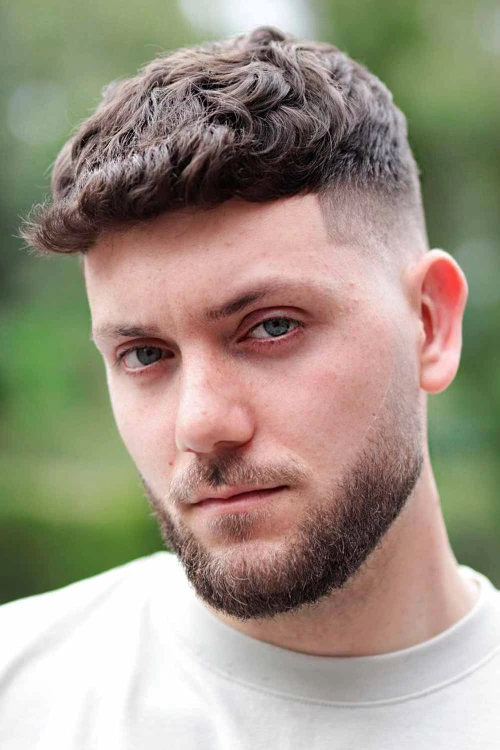 Волнистые волосы с фейдом