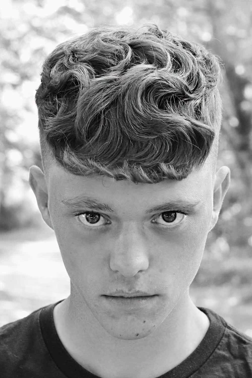 Мальчики с волнистыми волосами