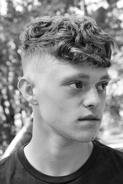 Мальчики с волнистыми волосами
