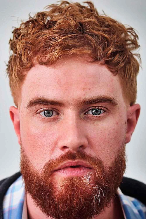 Мужская стрижка Цезарь для коротких волнистых волос