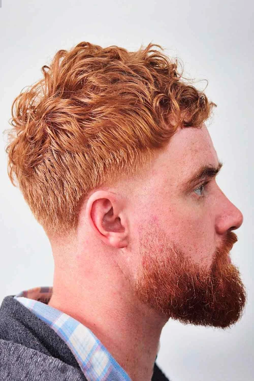 Мужская стрижка Цезарь для коротких волнистых волос