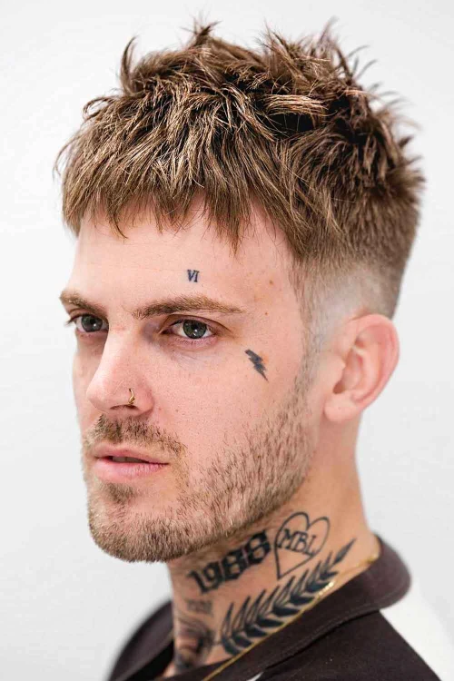 Многослойная стрижка с высоким фейдом