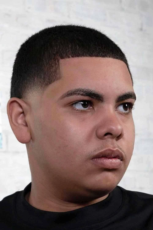 Стрижка Базз с низким конусным фейдом