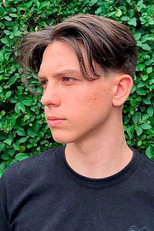 Пробор посредине с фейдом