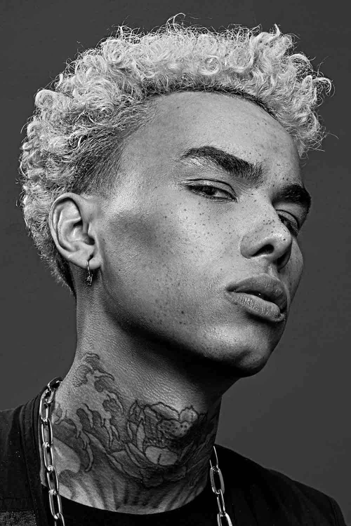 Короткие вьющиеся волосы для мужчин