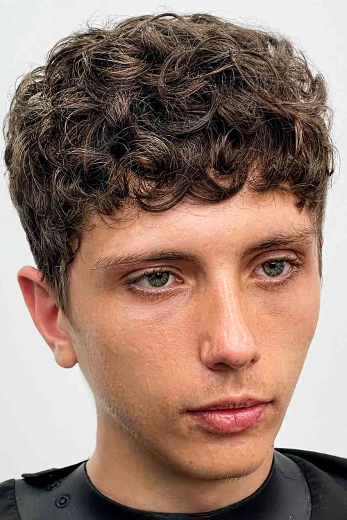 Короткие вьющиеся волосы для мужчин