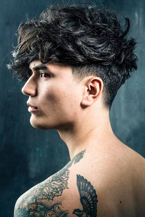 Вьющиеся волосы с конусным фейдом