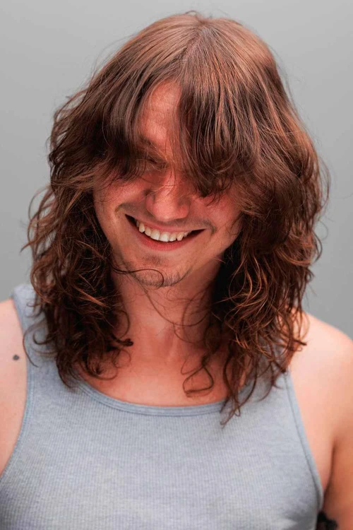 Длинные небрежные вьющиеся прически для мужчин