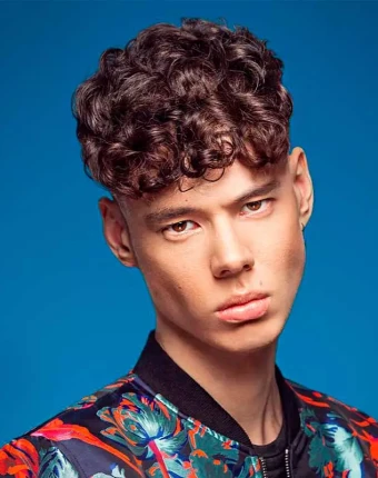 60 лучших кучерявых причесок в 2023 году