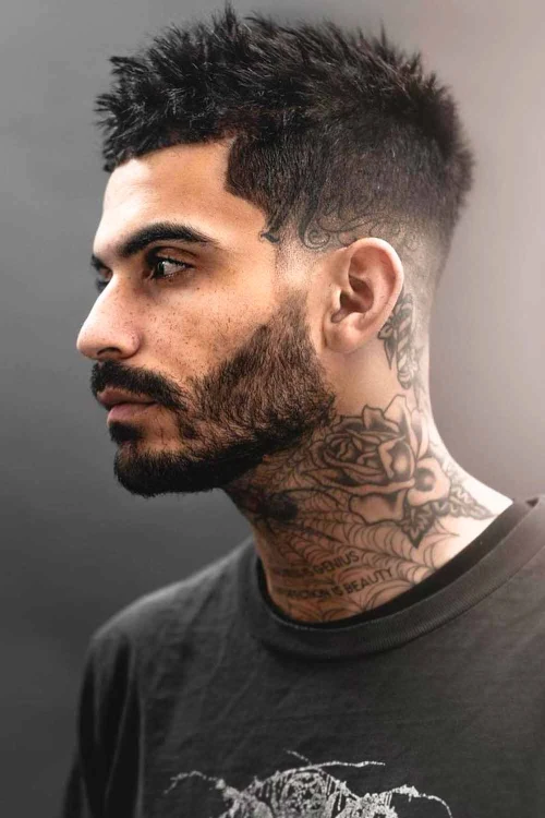 Взлохмаченннные волосы с фейдом