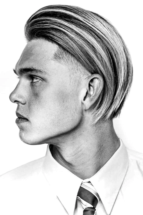 Длинные волосы со средним фейдом